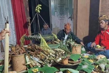 Aruh adat oleh masyarakt Hindu Dayak Labuhan di Kecamatan Batang Alai Selatan.(foto: istimewa)