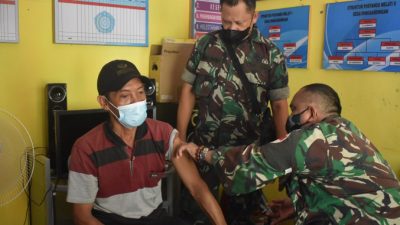 Kodim 1003/Kandangan Vaksinasi Warga Desa Panggadingan