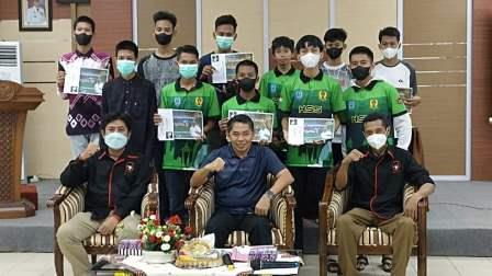 Wakil Bupati Hulu Sungai Selatan, Syamsuri Arsyad menerima kunjungan atlet Esports Free Fire, Senin (6/6/2022) sore.