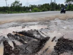 Pipa PDAM Bocor di Jalan Gubernur Syarkawi, Selasa Diperbaiki