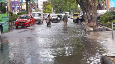 Banjir Akibat Hujan, Pemko Banjarmasin Jangan Hanya Memikirkan Pembangunan Yang Besar