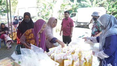 Warga Serbu Bazar Pasar Murah Yang Digelar Dinas Ketahanan Pangan HSS