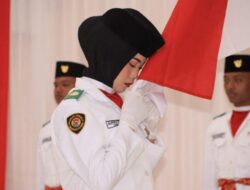 Siap Mengibarkan Sang Pusaka, Pengukuhan Paskibra di Kotabaru Berjalan Khidmat