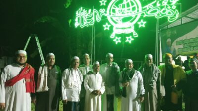 Lomba Swafoto di Logo Terbesar NU di Banjarbaru