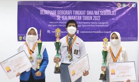 Nazwa Puteri berhasil menorehkan prestasi membanggakan bagi Tanah Laut sebagai Juara 1 pada ajang Olimpiade Geografi tingkat SMA/MA sederajat se Kalimantan yang diselenggarakan di Laboratorium Pendidikan Geografi Universitas Lambung Mangkurat, pada 15 Agustus 2022.