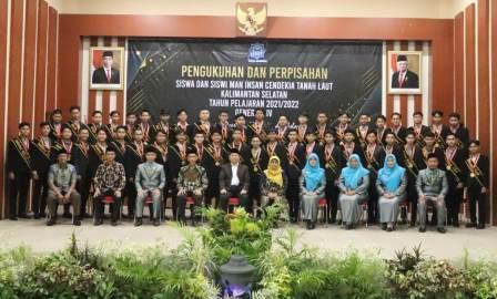 Momen perpisahan siswa-siswi MAN Cendekia Tanah Laut. 