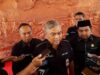 Direktur Utama Bank Kalsel, Hanawijaya bersama Wakil Ketua DPRD Kalsel, M. Syaripuddin saat wawancara dengan awak media di Gedung DPRD Kalsel Banjarmasin, Rabu (14/9/2022). (Sumber Foto : koranbanjar.net)