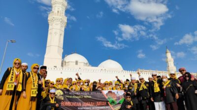 Kebahagiaan Jamaah Umrah Mutiara Habibi di Masjid Kuba
