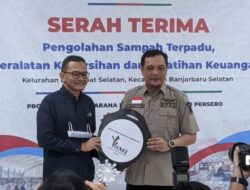 Walikota Banjarbaru Terima Bantuan Sarana dan Prasarana Persampahan