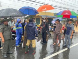 Walikota Banjarbaru Meninjau Lokasi Banjir di Cempaka