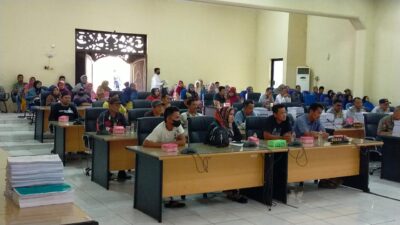 Pedagang Ayam Potong di Barabai Datangi Gedung DPRD HST