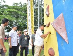 Bupati HSS Pasang Point Boulder Tanda Pembukaan Kejurprov Panjat Dinding 2022