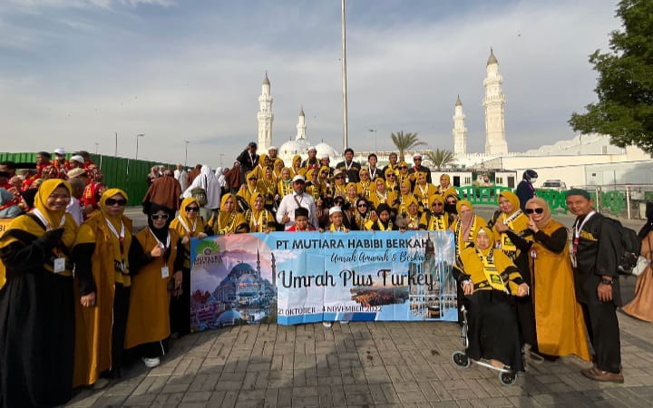 Jemaah Umrah MHB Asal Kalimantan berada di Madinah. (Foto: Koranbanjar.net)