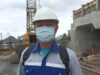 Perwakilan PT Hasrat Jaya Utama, Ahmad Wahyudi saat wawancara di lokasi proyek Jembatan Sulawesi II Kota Banjarmasin, Selasa (25/10/2022). (koranbanjar.net).