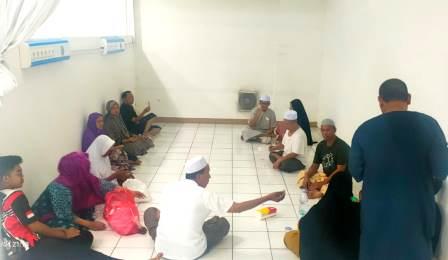Calon Jamaah Umrah dari Kalimantan Selatan saat ini berada di Asrama Haji Pondok Gede berharap diberangkatkan, Selasa (4/9/2022). (Foto:koranbanjar.net)