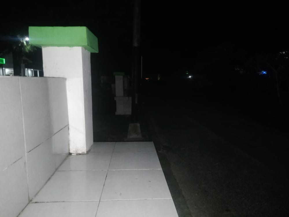 Taman Lapangan Dwi Warna Barabai minim penerangan akibatnya sejumlah tempat di lokasi tersebut terkesan gelap (Foto: M. Ramli/Koranbanjar.net)
