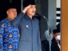 Bupati Banjar H Saidi Mansyur sebagai Inspektur Upacara Peringatan Hari Pahlawan Tahun 2022, di halaman kantornya, Kamis (10/11/2022) pagi. (Sumber Foto: Kominfo Kabupaten Banjar/koranbanjar.net)