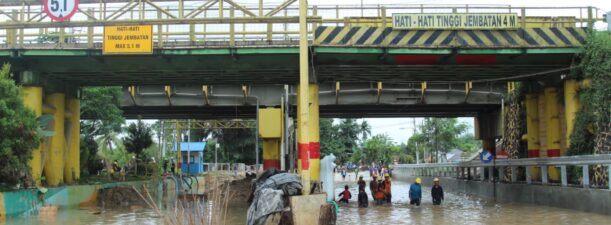 Banjir di Bawah Jembatan Hauling PT Adaro, Warga Tuding Posisi Badan Jalan Terlalu Rendah
