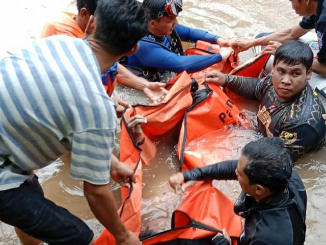 Aldi yang tenggelam di Sungai Riam Kiwa Kecamatan Simpang Empat berhasil ditemukan. (Sumber Foto: DPKP Banjar/Koranbanjar.net)