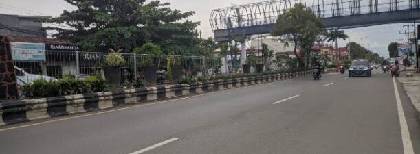 Maksimalkan JPO, Pagar Besi Membentang di Median Jalan Banjarbaru