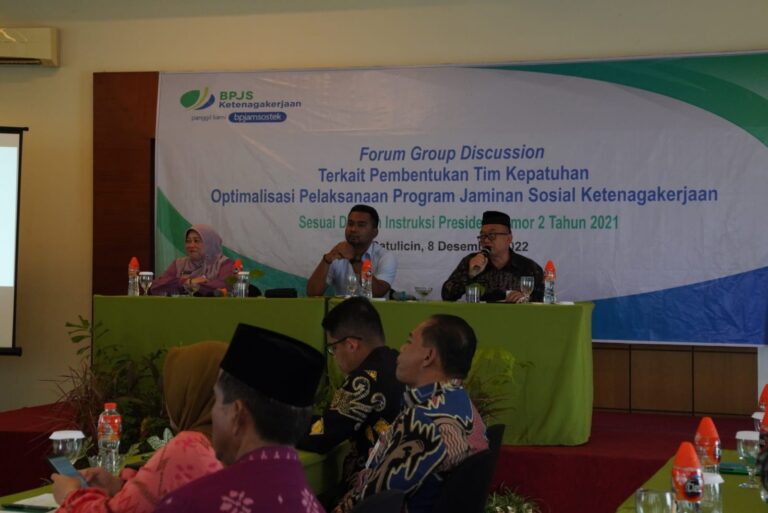 Forum Group Discussion (FGD) optimalisasi pelaksanaan program jaminan sosial ketenagakerjaan (Jamsostek) bertempat di Hotel Ebony Batulicin, Kamis (08/12/2022). (Sumber Foto: Kominfo Kabupaten Tanah Bumbu/Koranbanjar.net)
