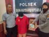 Pelaku pembuangan bayi di Jalan Trikora nampak tertunduk. (Sumber Foto: Polsek Banjarbaru Utara/Koranbanjar.net)