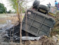 Truk Pengangkut Batubara Terguling di Jalan Lingkar HST