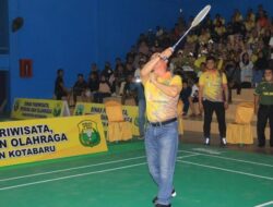Buka Turnamen Bulutangkis, Bupati Hadirkan Atlet Internasional