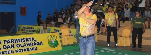Buka Turnamen Bulutangkis, Bupati Hadirkan Atlet Internasional