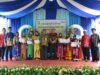 Penyerahan Penghargaan dan foto bersama Kepala Dinas Pendidikan dan Kebudayaan Kab. Tanah Laut (Drs. H. Zainal Abidin) Sekcam Batu Ampar (Ismail Sembiring, S.Sos) dan tokoh masyarakat Desa Ambawang. (Foto: Rth/Koranbanjar.net)