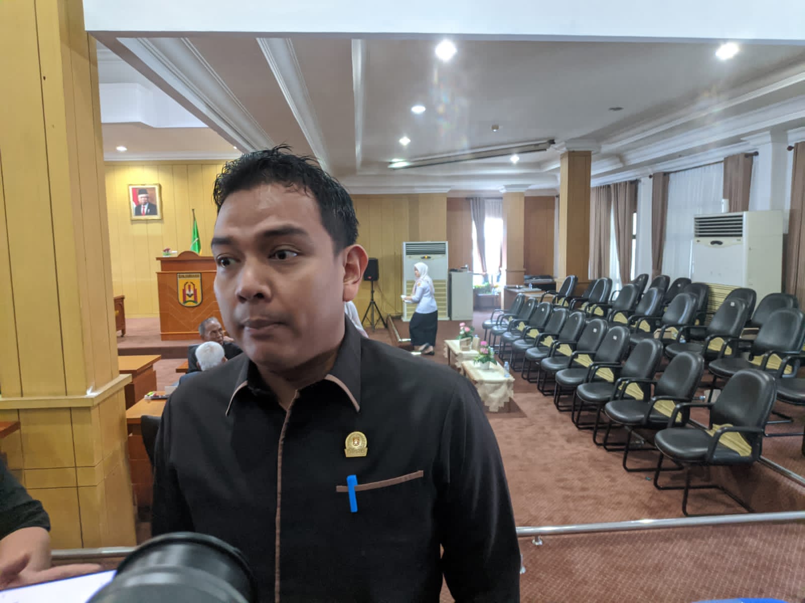 Wakil Ketua DPRD Kota Banjarbaru Taufik Rachman seusai rapat paripurna, Rabu (28/12/2022). (Sumber Foto: Ari/Koranbanjar.net)