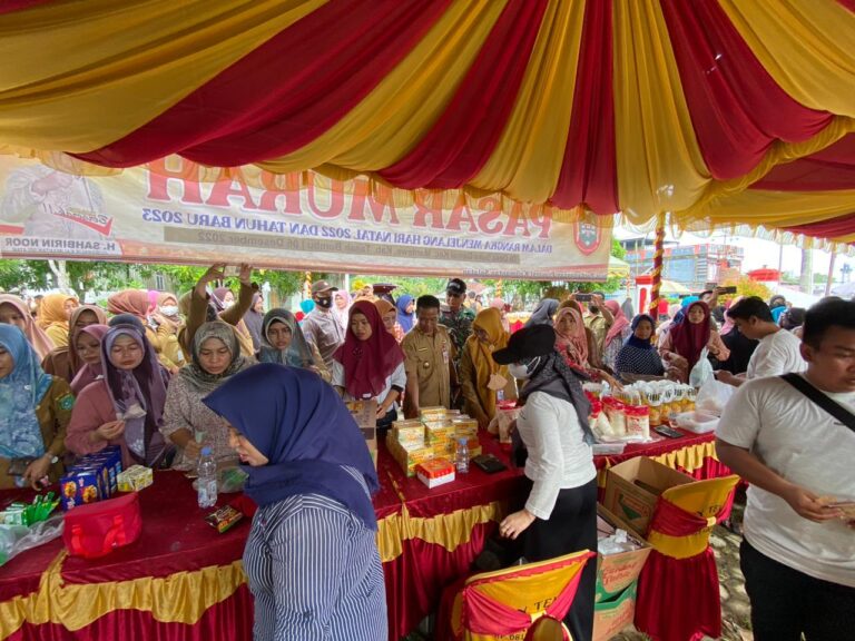 Operasi pasar murah yang digelar di Desa Suka Damai Kecamatan Mantewe, Selasa (06/12/2022). (Sumber Foto: Kominfo Kabupaten Tanah Bumbu/koranbanjar.net)