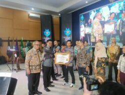 Berhasil Kembangkan Sektor Pertanian, Dua Petani Milenial Kalimantan Terima Penghargaan