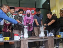 Dua Kurir Ubas Diamankan, Barbuk Dimusnahkan
