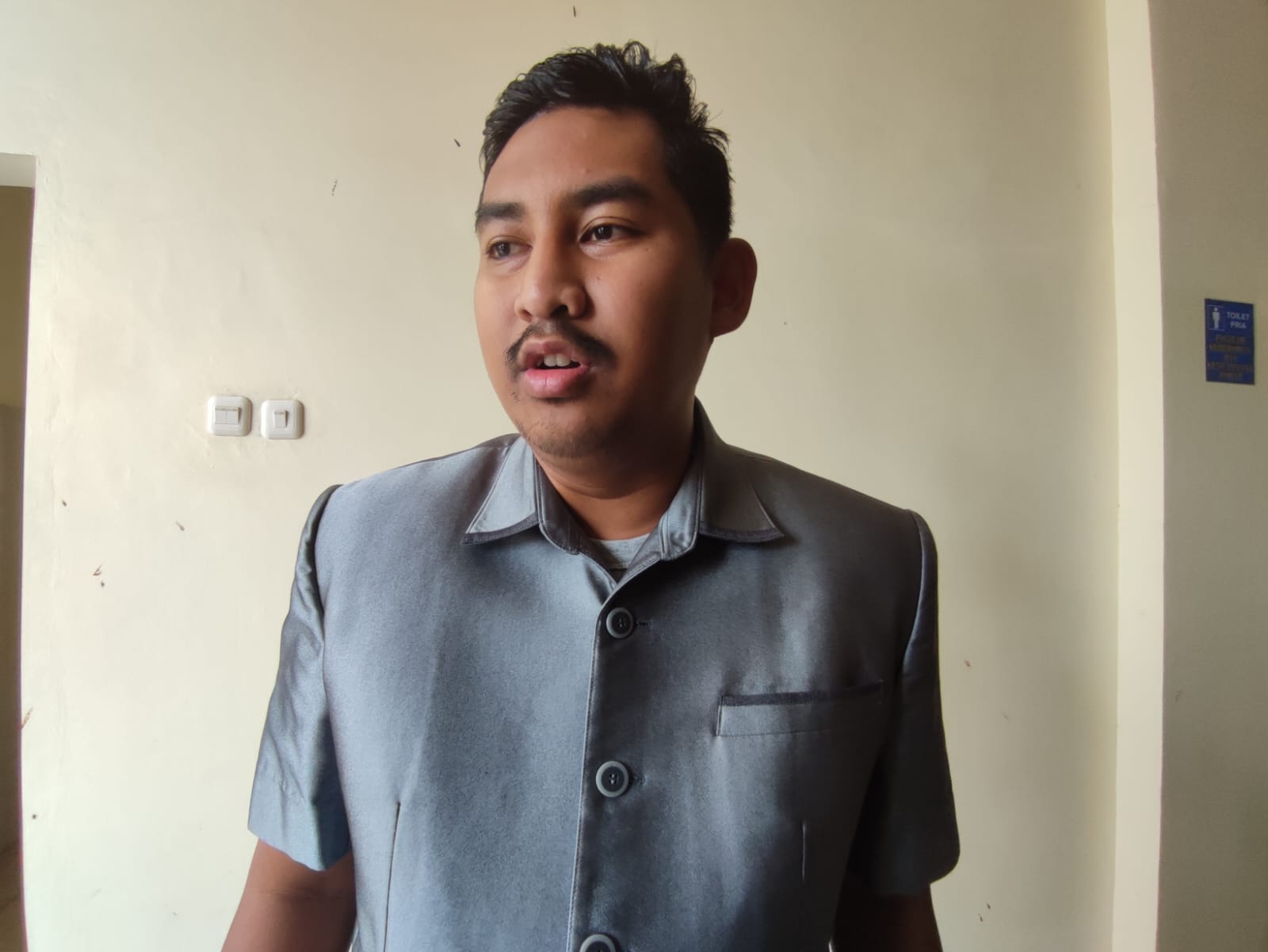 Ketua DPRD Kota Banjarbaru, Fadliansyah Akbar saat diwawancarai. (Sumber Foto: Ari/Koranbanjar)
