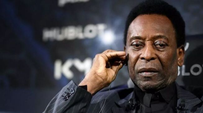 Pesepak bola legendaris asal Brasil, Pele saat menghadiri konferensi pers di Hotel Lutetia, Paris pada 2 April 2019. (Sumber Foto: Frack Fife/AFP)
