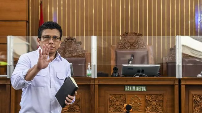 Terdakwa kasus pembunuhan Brigadir Yosua Hutabarat, Ferdy Sambo, mengikuti sidang lanjutan di PN Jakarta Selatan, Jakarta, Selasa (13/12/2022). (Sumber Foto: ANTARA FOTO/Galih Pradipta)