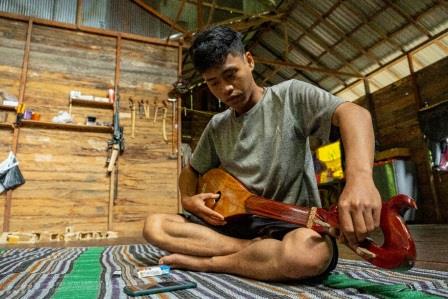 Pembuatan panting dari Mataraman, Kabupaten Banjar, Kalimantan Selatan.