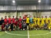 Warga Pesayangan Barat silaturahmi Paman Birin dan main futsal bersama di Lapangan Futsal Mahligai Pancasila pada Selasa (3/1/2023) malam. (Sumber Foto: Adpim Setdaprov Kalsel/Koranbanjar.net)