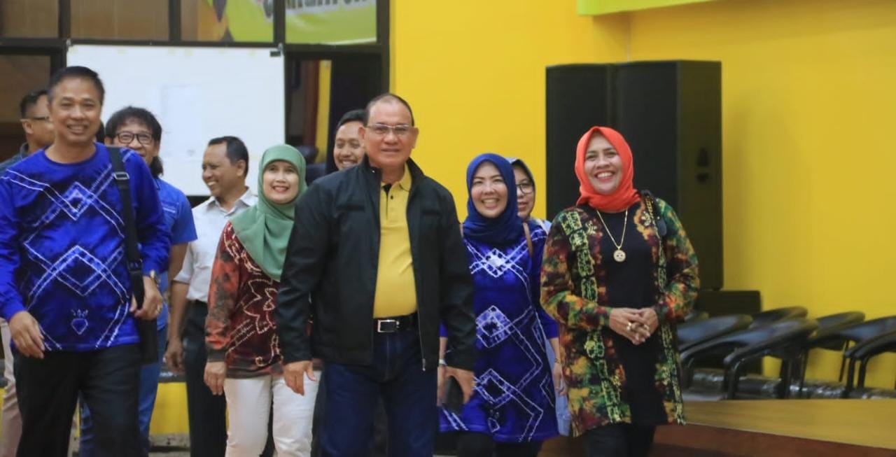 Bupati Kotabaru saat menerima kunjungan dari Rekor Universitas Dr Sutomo. (Sumber Foto: Diskominfo Kotabaru/Koranbanjar.net).