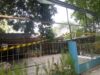 Rumah yatim di Kelurahan Mentaos ini diberi garis polisi. (Sumber Foto: Ari/Koranbanjar.net)