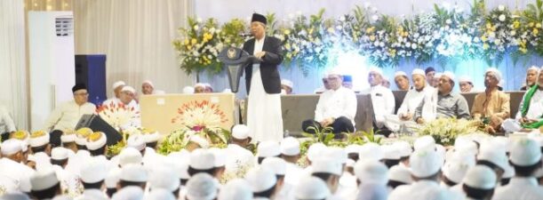 KH A Mustain Syafi’i Tausiyah Pada Haul ke 18 Guru Sekumpul di Kampung Keramat