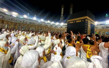 Jemaah umrah saat melaksanakan tawaf di Baitullah. (Foto: Koranbanjar.net)