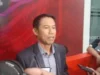 Sekjen PSSI Yunus Nusi saat memberikan keterangan pers terkait Liga 2 2022/2023 yang dihentikan. (Sumber Foto: Suara.com/Adie Prasetyo Nugraha)