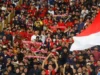 Ilustrasi - Suporter memberikan dukungan saat pertandingan sepak bola Semi Final Piala AFF 2022-2023 antara Indonesia dan Vietnam di Stadion Utama Gelora Bung Karno (SUGBK), Jakarta Pusat, Jumat (6/1/2023). (Foto: Suara.com/Alfian Winanto)