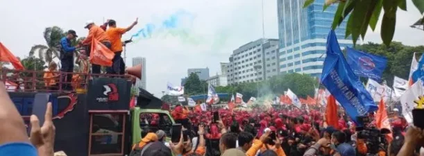 Partai Buruh Demo ke Gedung DPR Kritisi UU BPJS