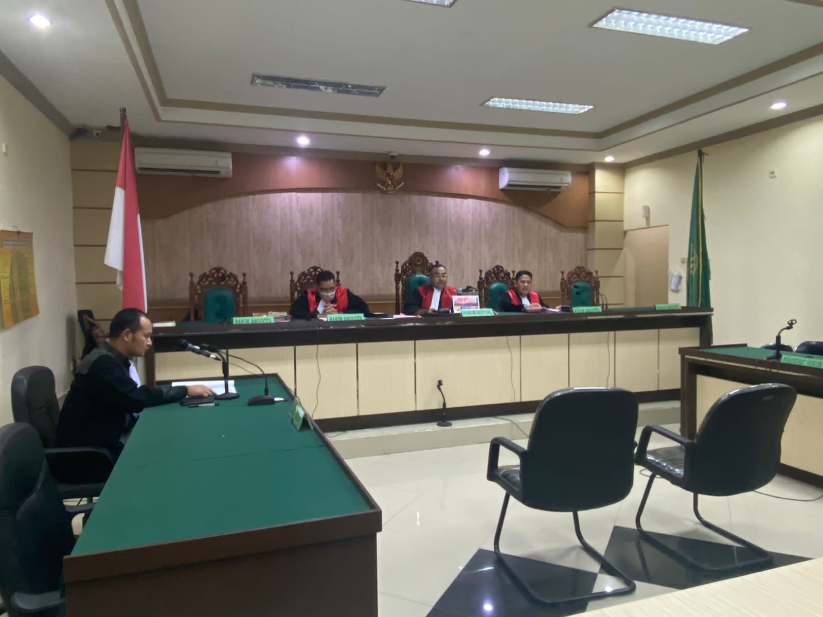Sidang perdana Kepala Desa Gadung, Tapin berinisial H, terduga korupsi APBDESA. (Foto: Koranbanjar.net)