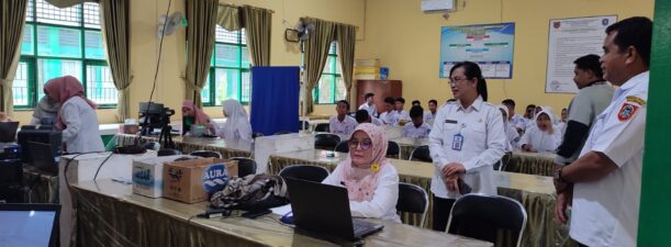 Disdukcapil Tabalong Rekam KTP Bagi Pemilih Pemula di SMAN 2 Tanjung