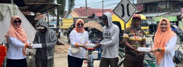 Ratusan Nasi Kotak Untuk Wong Cilik di Kabupaten Tanah Bumbu