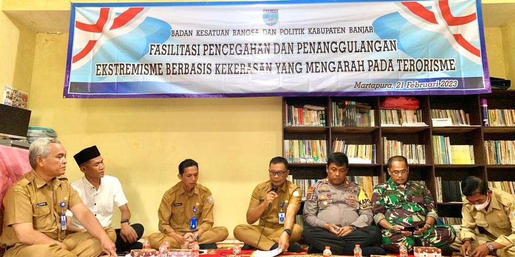 Sosialisasi pencegahan dan penanggulangan ekstremisme berbasis kekerasan yang mengarah pada terorisme, di Desa Cindai Alus, Kecamatan Martapura, Selasa (21/2/2023). (Foto: Kominfo Kabupaten Banjar/Koranbanjar.net)